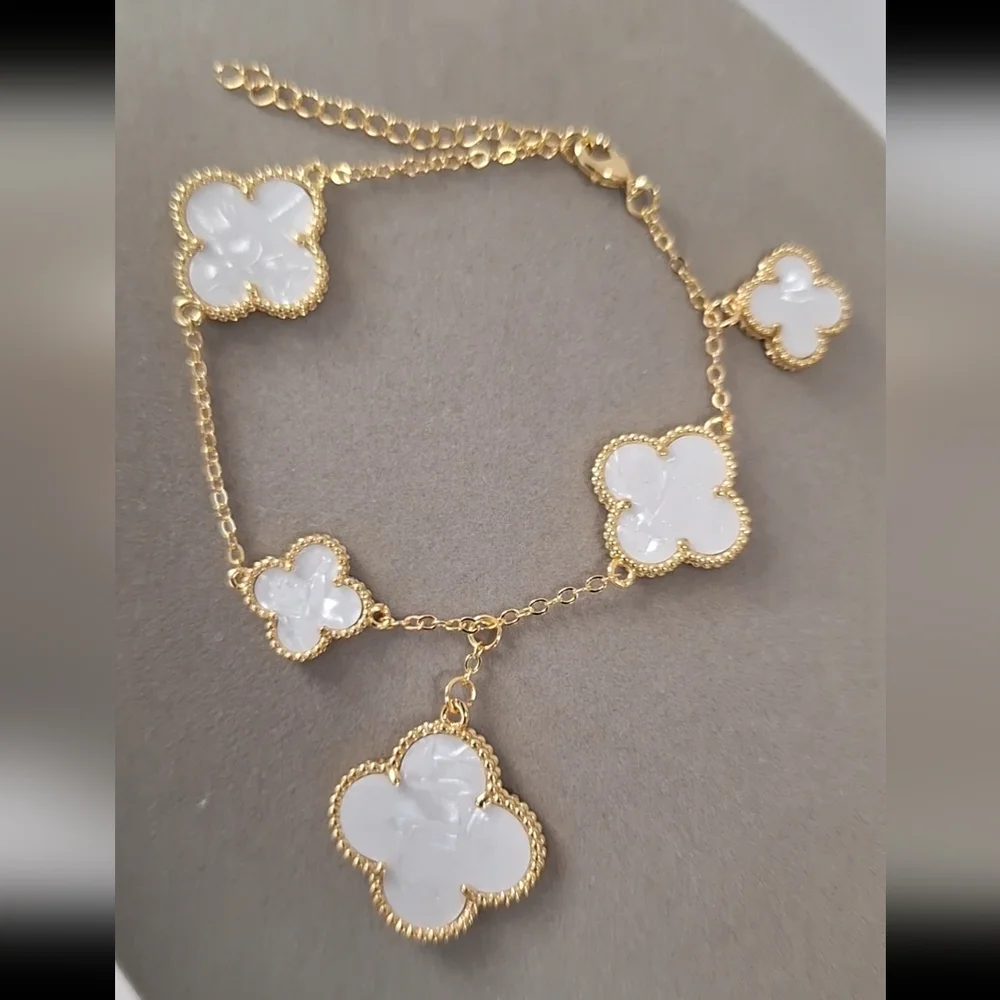 Mother Of Pearl Dangle Clover Bracelet - Picture 6 of 6
